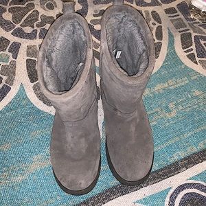 Grey Waterproof Black Bottom Vibram Comfort UGG Boots sz 9.5 US